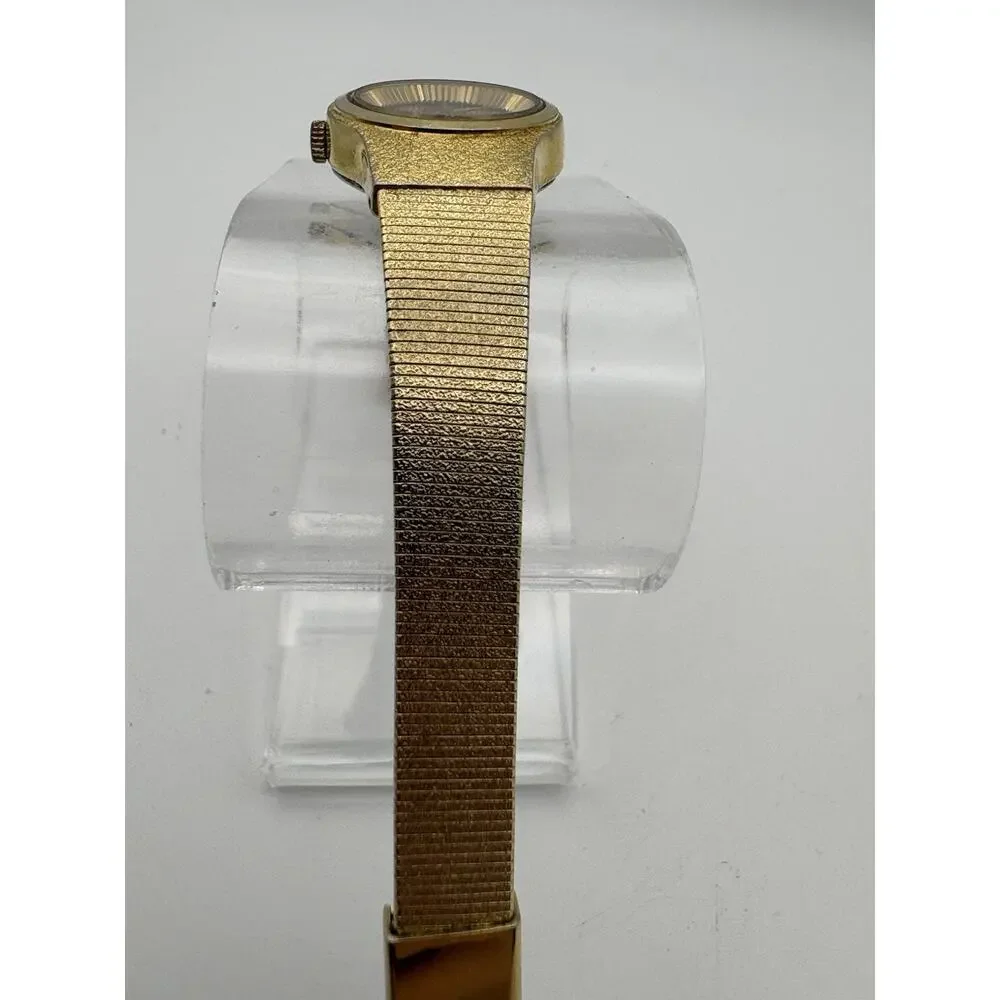 Vintage Seiko Quartz Ladies Watch 8Y21-0010 Gold Tone Black Dial New Batt Runs